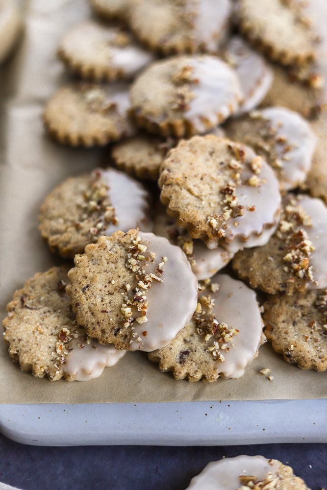 brown-butter-maple-pecan-cookies_lions-bread-12