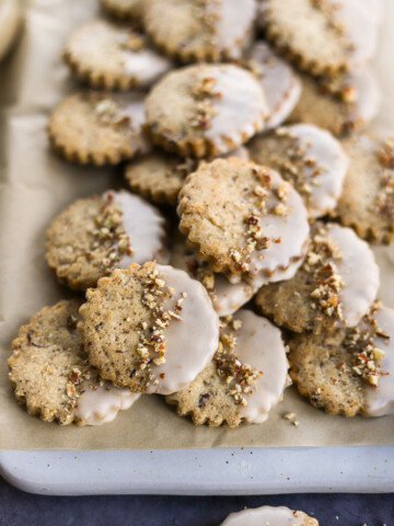 brown-butter-maple-pecan-cookies_lions-bread-13