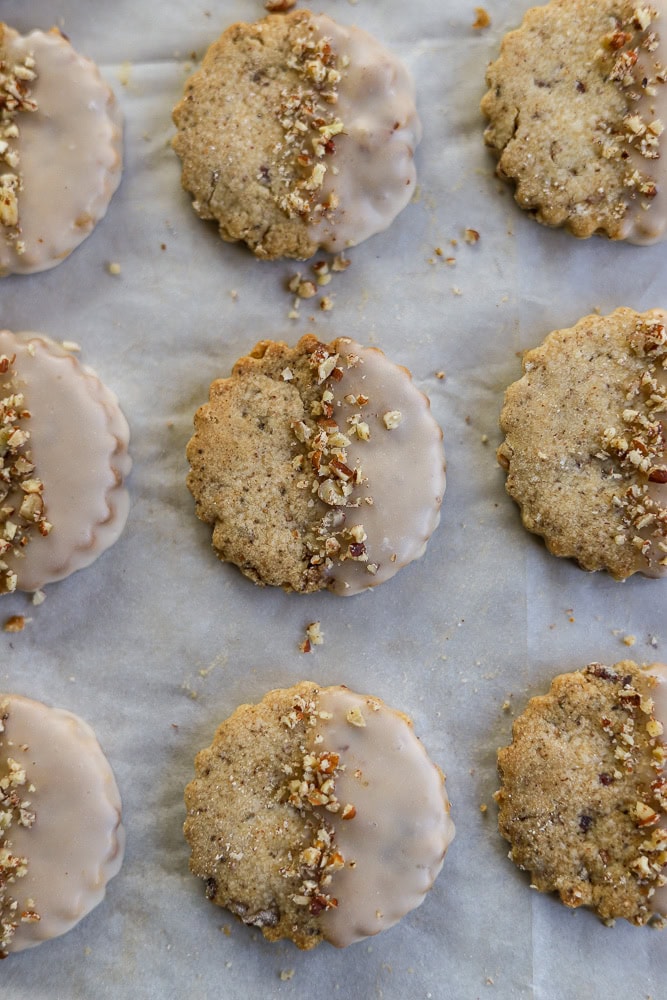 brown-butter-maple-pecan-cookies_lions-bread-3